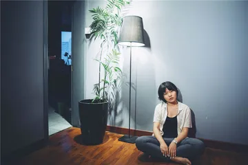 投放一张床，在城市巨洞