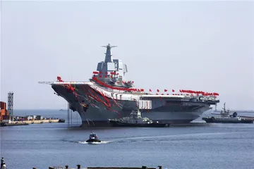 国产新航母下水，“蓝水海军”的里程碑