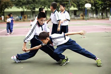 “轻文重武”：一个父亲的教育实验