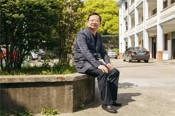 寓言的转折：吴仁宝后的华西村2