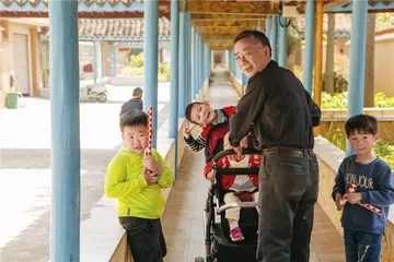 寓言的转折：吴仁宝后的华西村3