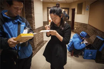快递小哥：物流线下的隐身生活3
