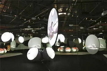 云的陵园与生死镜像