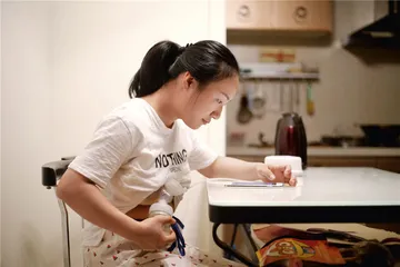 二孩养育成本，谁来与母亲共担？2