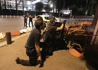 尼斯恐袭，法国的反恐死循环1
