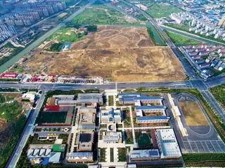“常外”事件，当精英学校遭遇“毒地”