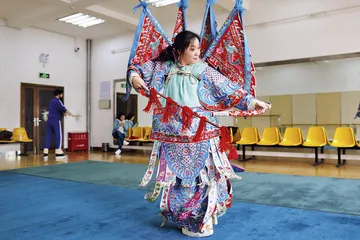 杜镇杰，为京剧加把米1