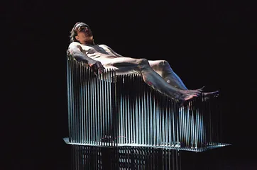 《玻璃浴缸》：我们能否和疼痛建立一种关系？2