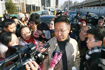 反家暴：公权力打破“法不入家门”1