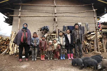 ​翻山越岭，去为凉山乡亲拍张“全家福”