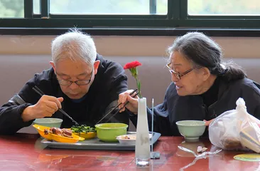 老在大城市，谁来照护你？1