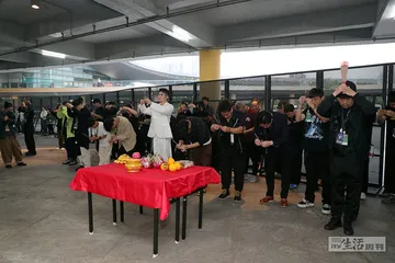 一支独立乐队如何站上万人舞台？3