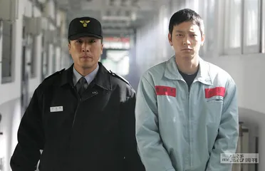 她过去或许勇敢 现在沉默安静2