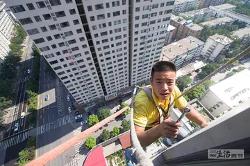 空调安装工从高空坠落