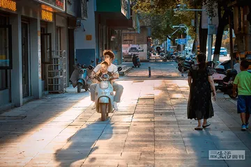 社交媒体的“县城”想象