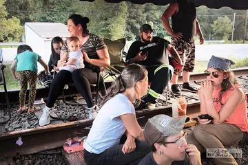 美国继续右转：特朗普身后的“民意”到底是什么？