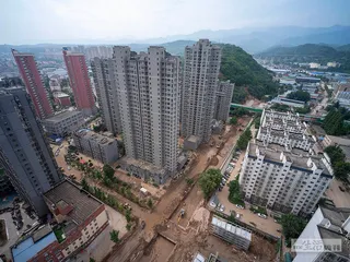 泥掩翡翠城