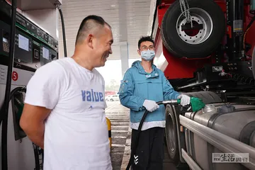 去霍尔果斯“淘金”：千里送车的故事2