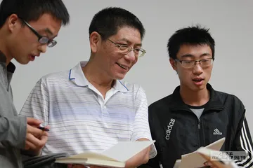 摄影机与“苏格拉底”：跟拍陈嘉映900小时3