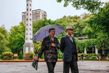 自贡人民公园，在小城中央2