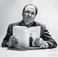 他相信存在着一个更高的世界，我们无法触及的世界