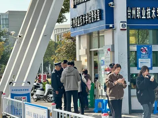 撞向同学的大专生