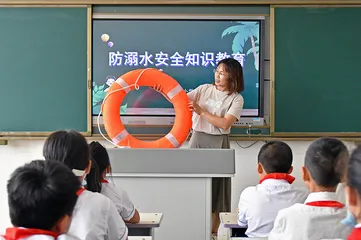 教师负担为何越减越重？2