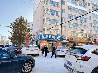 坍塌的体育馆与“人脉”中的新县城2