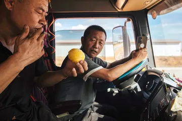 翻越“土匪山”：卡车司机的中老跨境之旅2