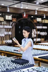 瑞丽苏醒：“疯狂的石头”归来7