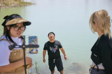 “背景太假哥”刘元杰：反客为主的“鬼畜”主角1