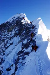 珠峰“最忙登山季”里的危险与死亡