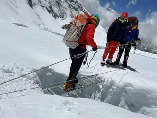 珠峰“最忙登山季”里的危险与死亡1