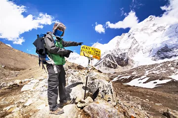 珠峰“最忙登山季”里的危险与死亡2