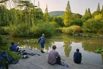 酒隐安陆：何意栖碧山8