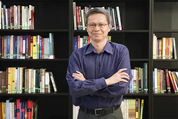 在宏大叙事下寻找日常生活