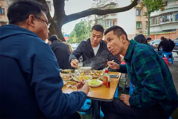 朱雀大树下：社区里的平民餐厅