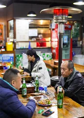 军良烤肉排骨面：北郊的故事