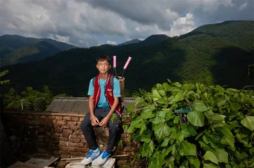 背背篓的网球冠军：佤族少年出大山记
