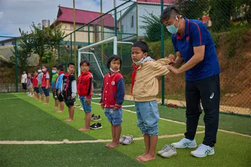 背背篓的网球冠军：佤族少年出大山记5