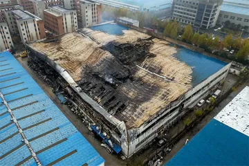 安阳大火：困在铁皮厂房里的人1