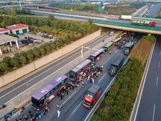 生产“保卫战”：郑州富士康的2022招工季1