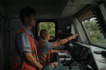 跟着铁路行中国