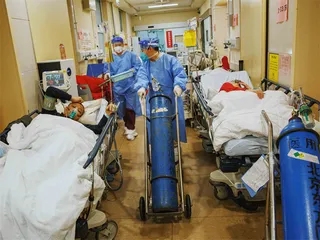 重症高峰下的北京急诊室1