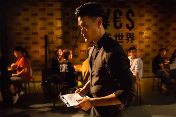 《金钱世界》：现实的“拟像”1