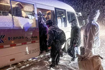 封控与暴雪：北疆牧民“最艰难的一年”1
