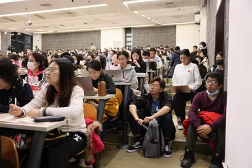 《钱理群讲鲁迅》：仍在进行式2