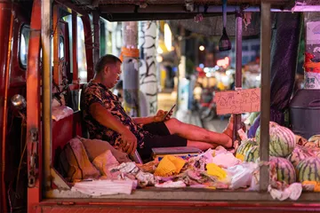 坍塌的支架泳池与小镇的夏天3