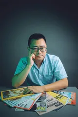 光阴的镰刀在横扫，我们在写稿