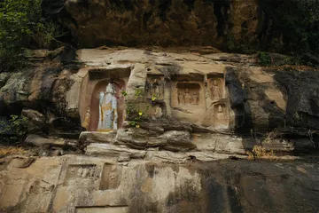川渝摩崖石刻：艺术之美与建筑观察5